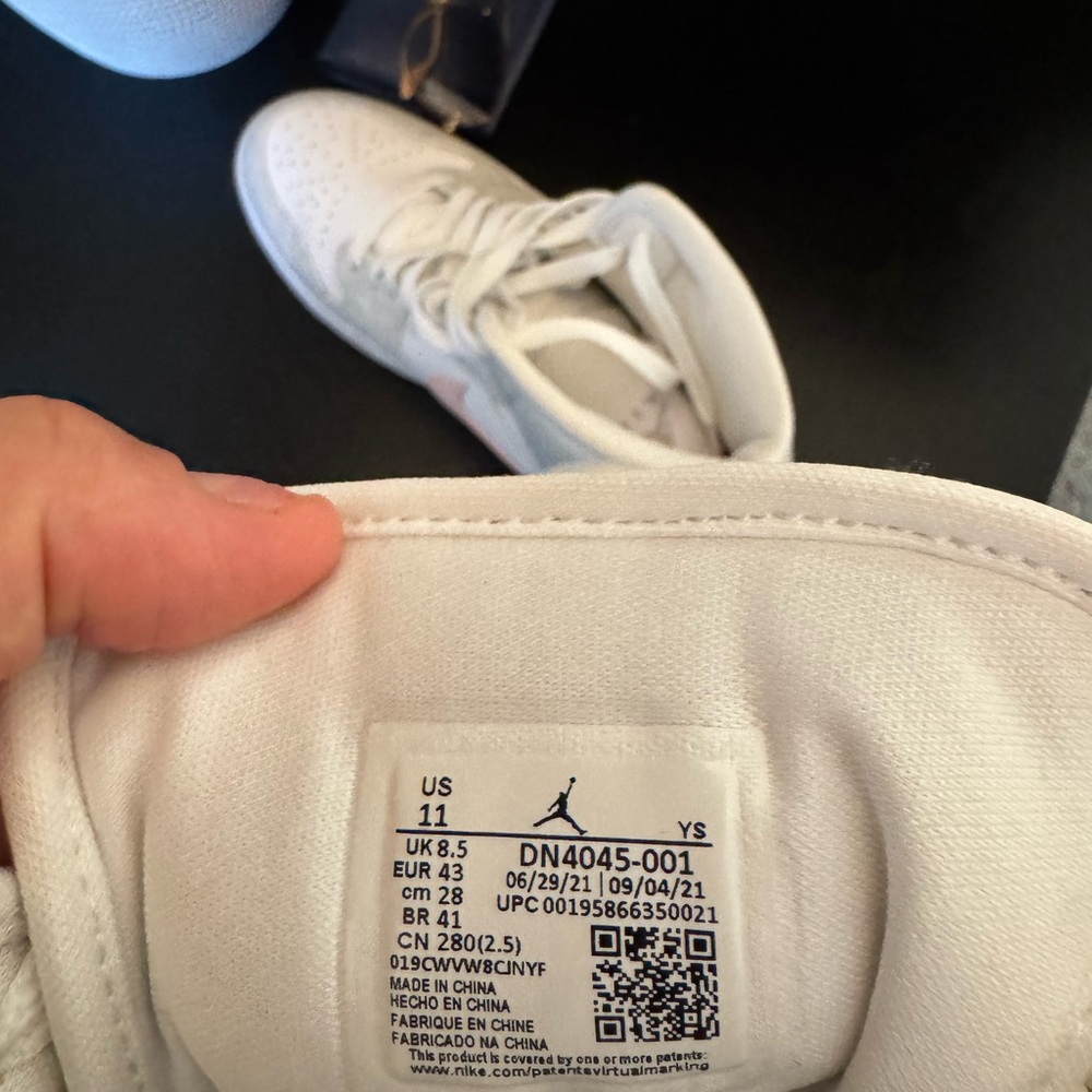 Nike White and Pink Sneakers High-Top Design - Picture 4 of 5